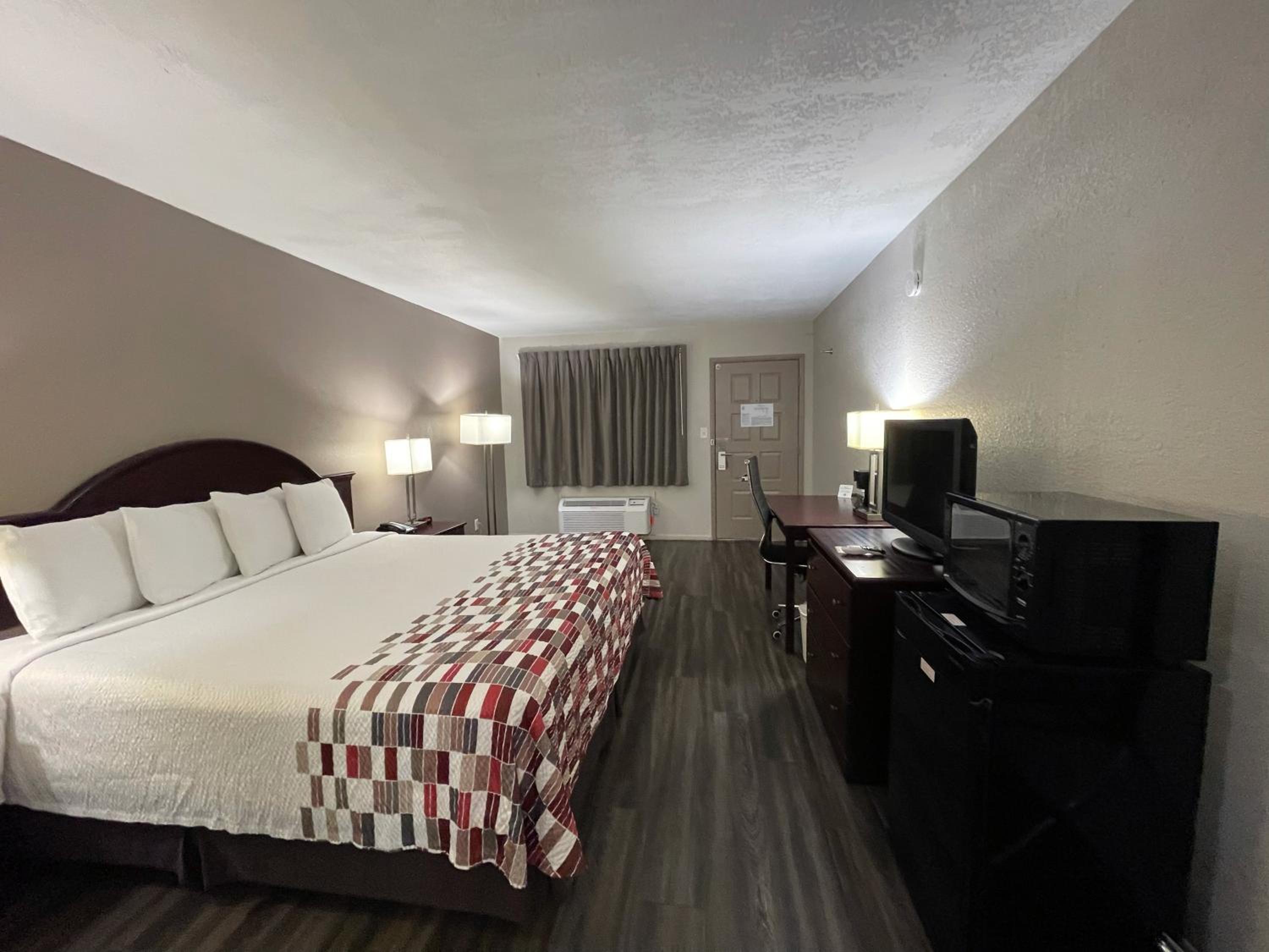 Childress Vacations - Red Roof Inn Childress - Property Image 29