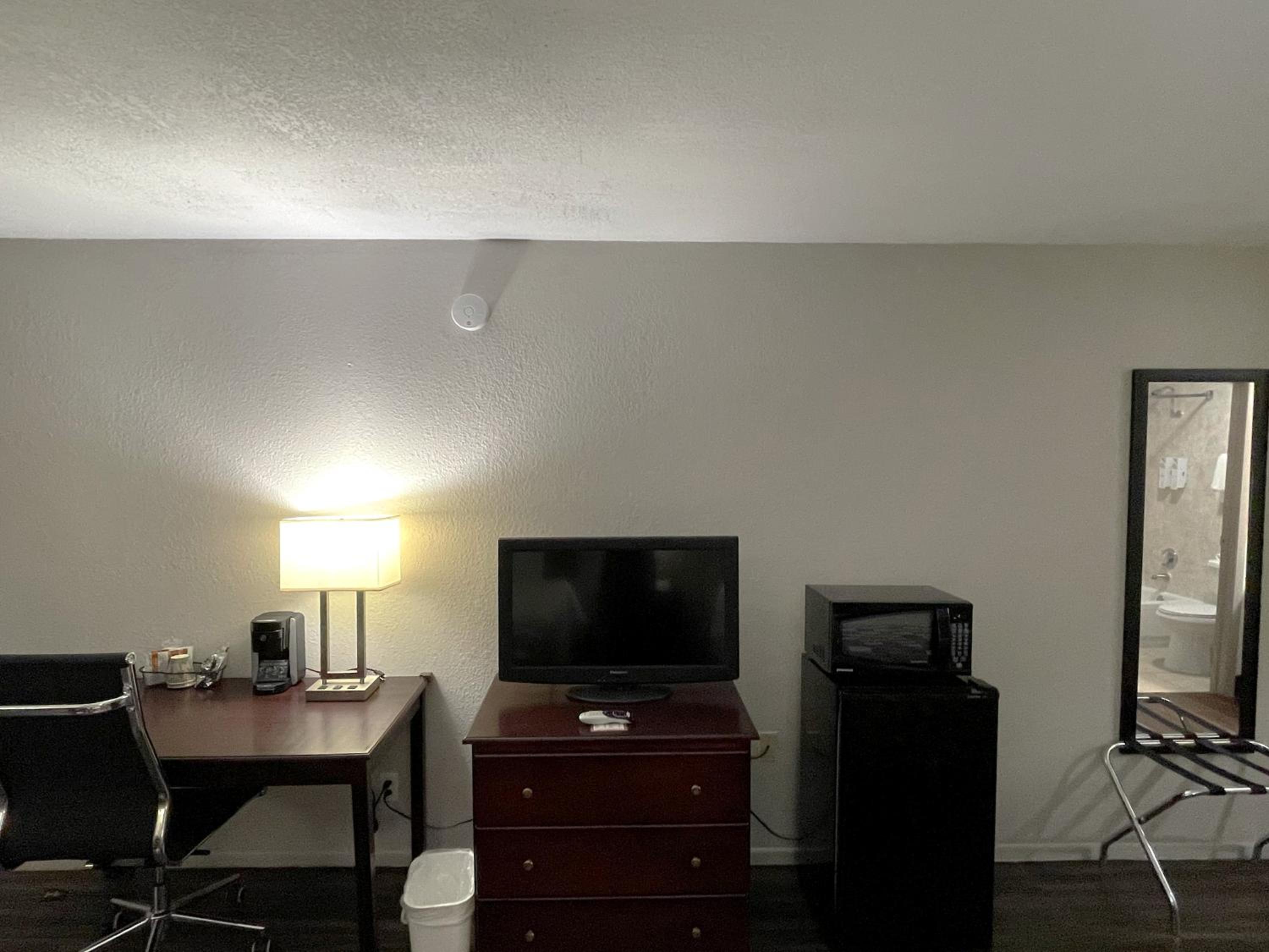 Childress Vacations - Red Roof Inn Childress - Property Image 28