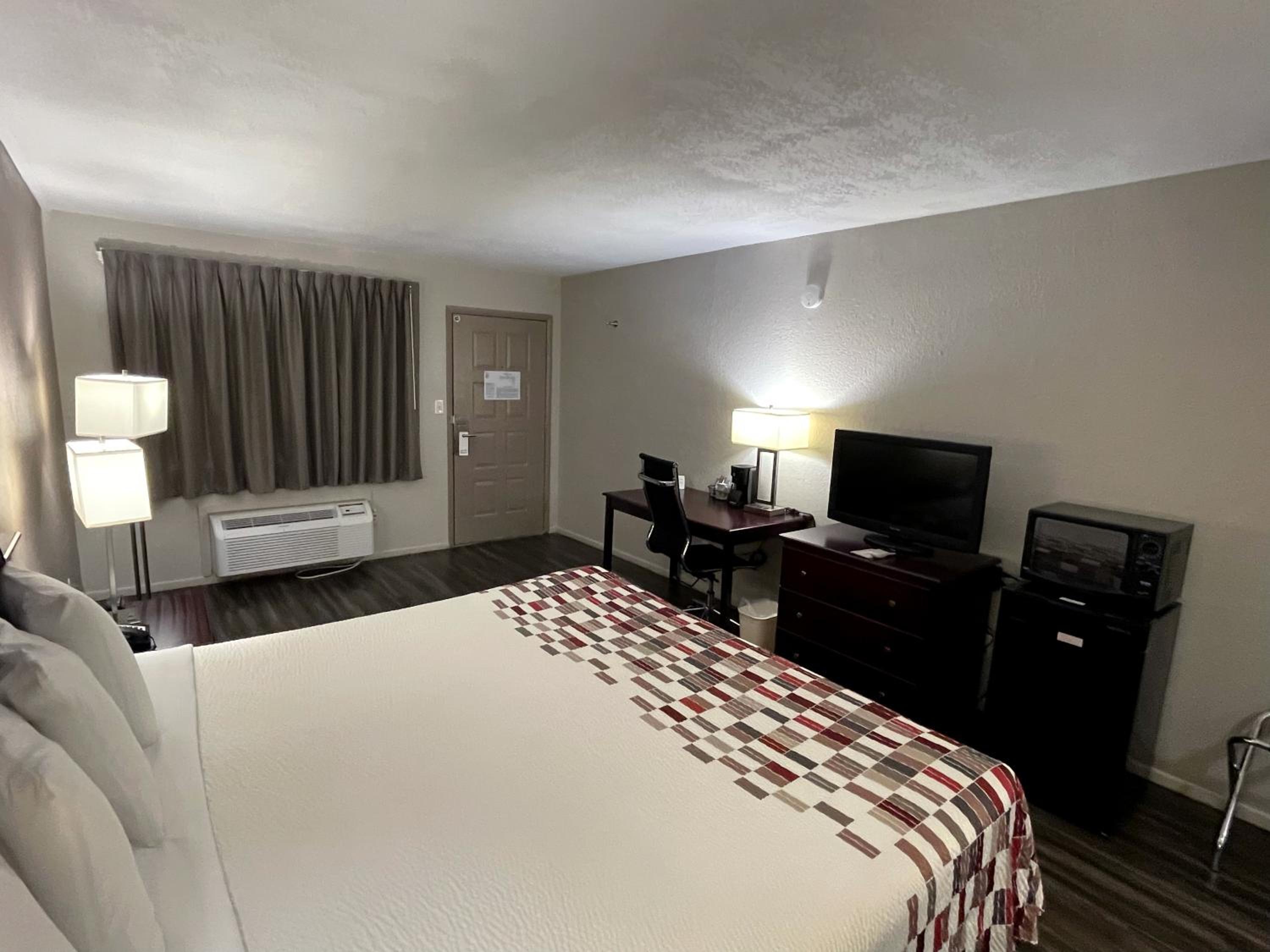 Childress Vacations - Red Roof Inn Childress - Property Image 35