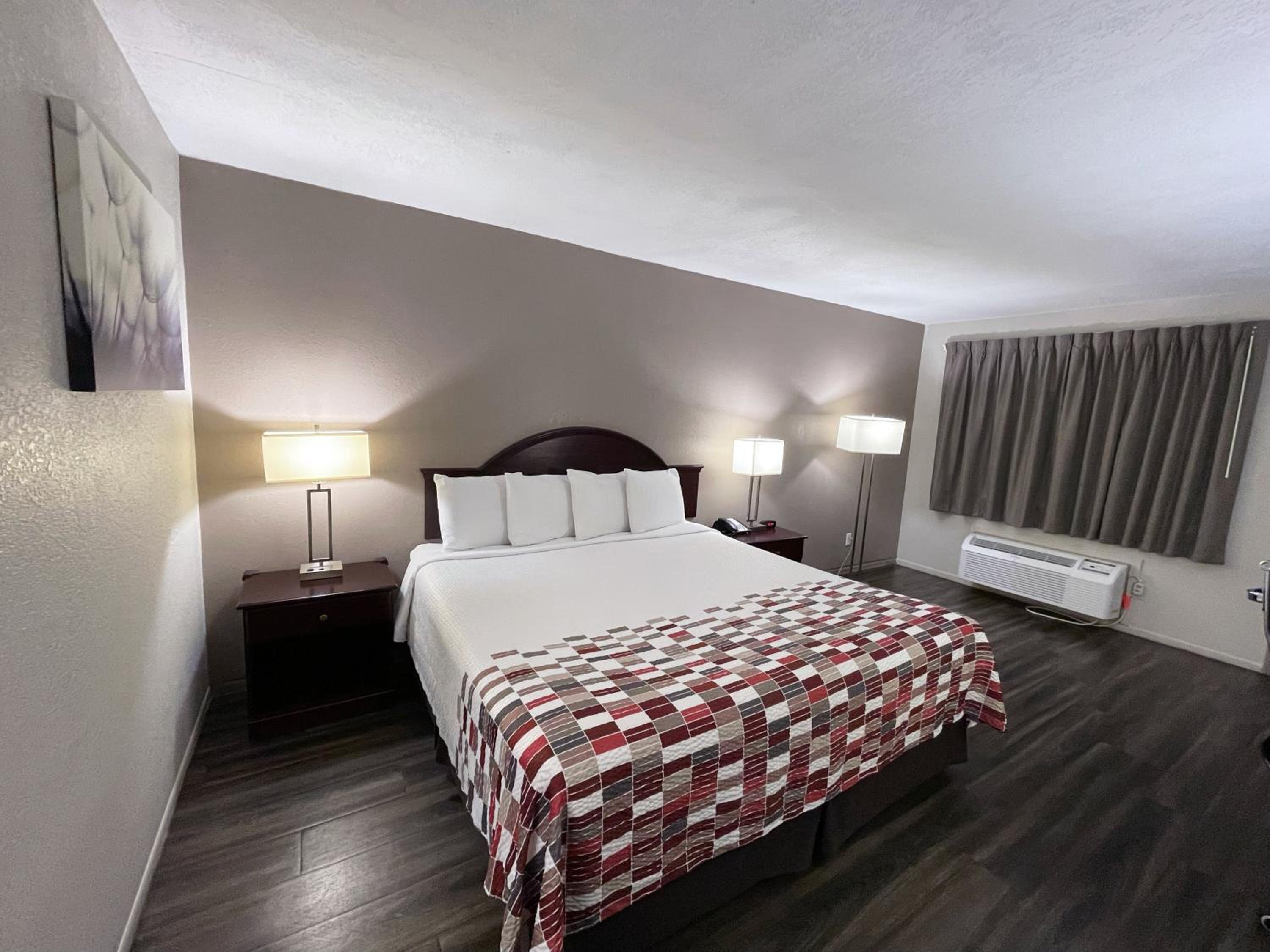 Childress Vacations - Red Roof Inn Childress - Property Image 33