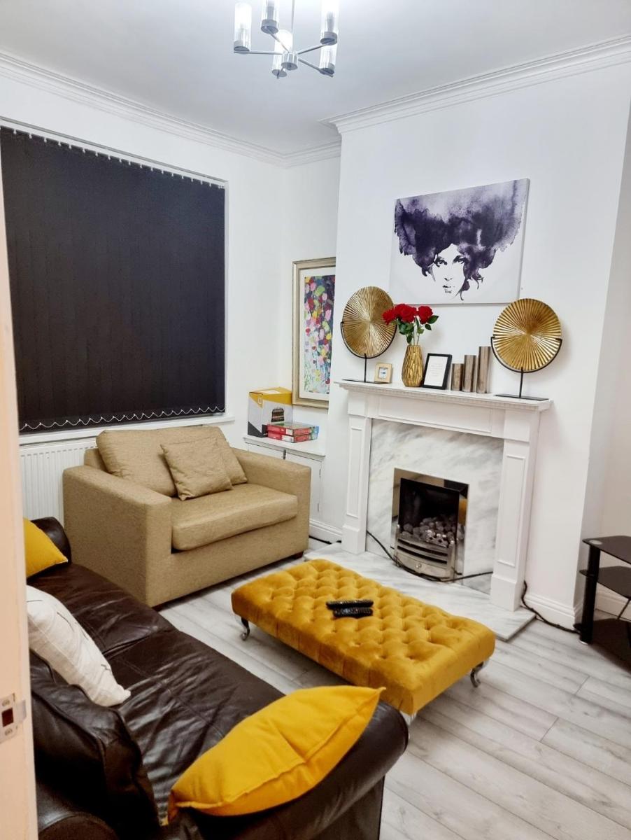 Gorgeous Stylish Cheri Victorian House In Manchester view 2