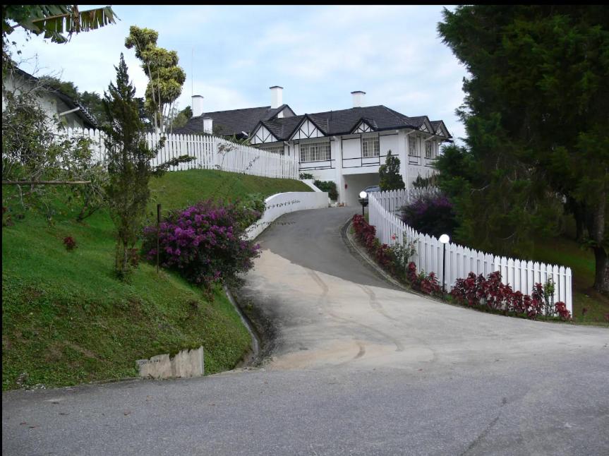 Bukit Ruil Bungalow - Clementine Suite photo 2