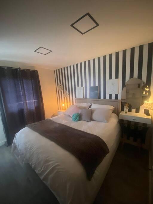 Flat de luxo -Resort beira lago com vista incrível