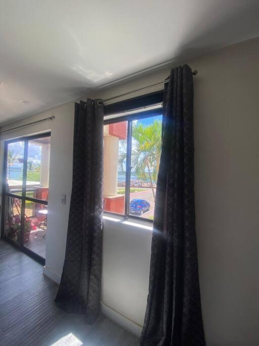 Flat de luxo -Resort beira lago com vista incrível