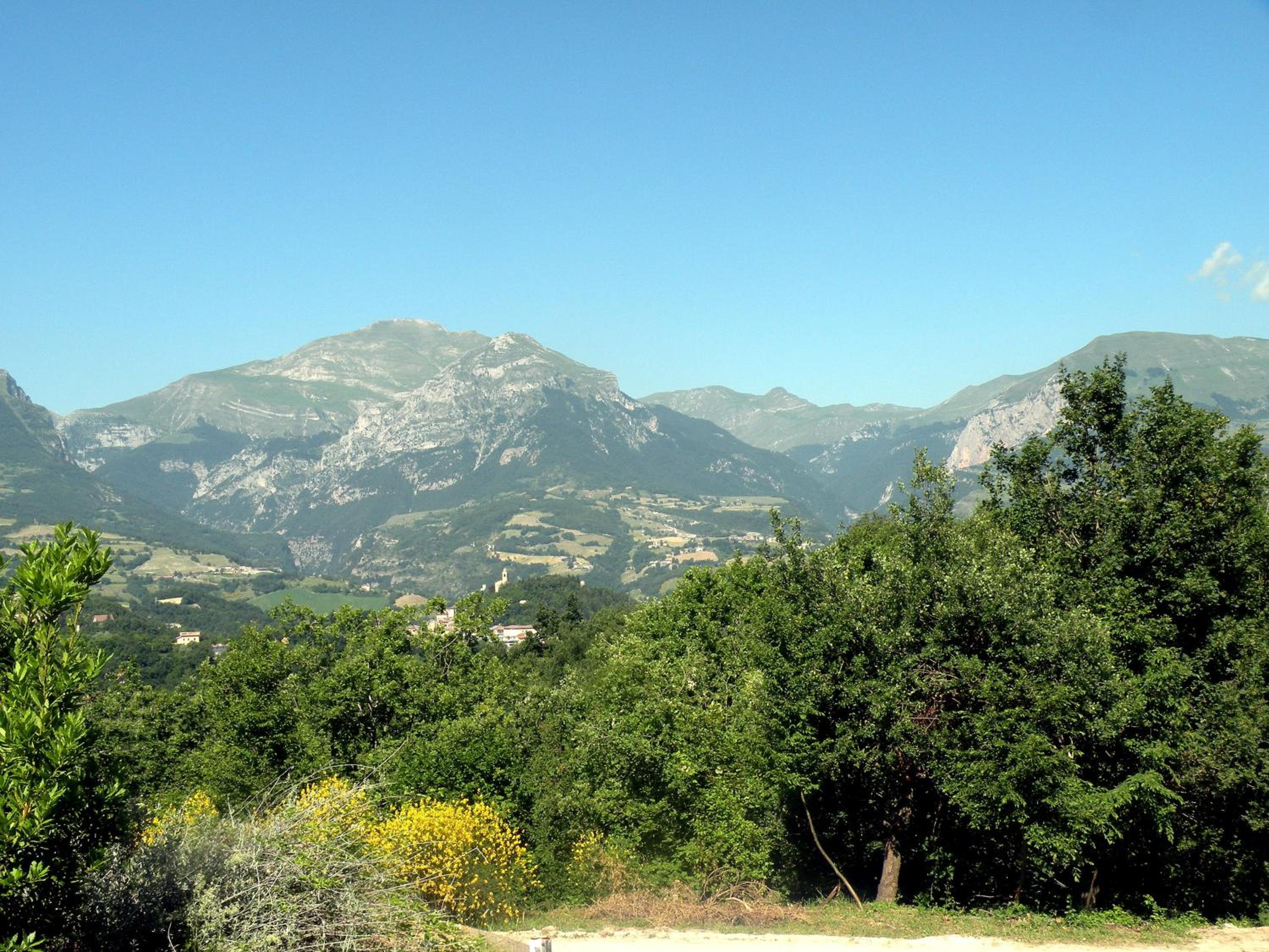TENUTA CERRETINO PISCINA TENNIS BILlARDO