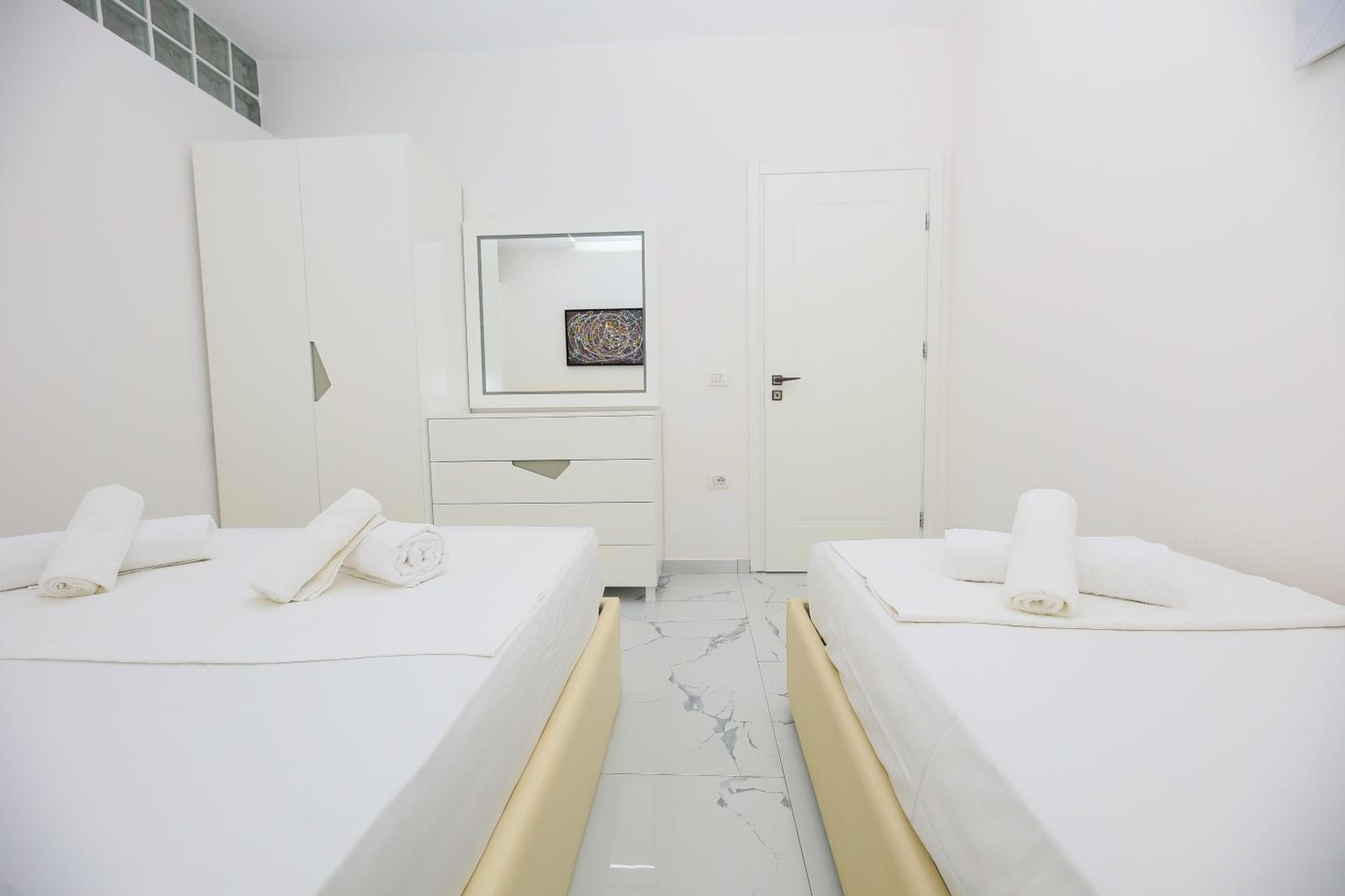 Jimi Apartments