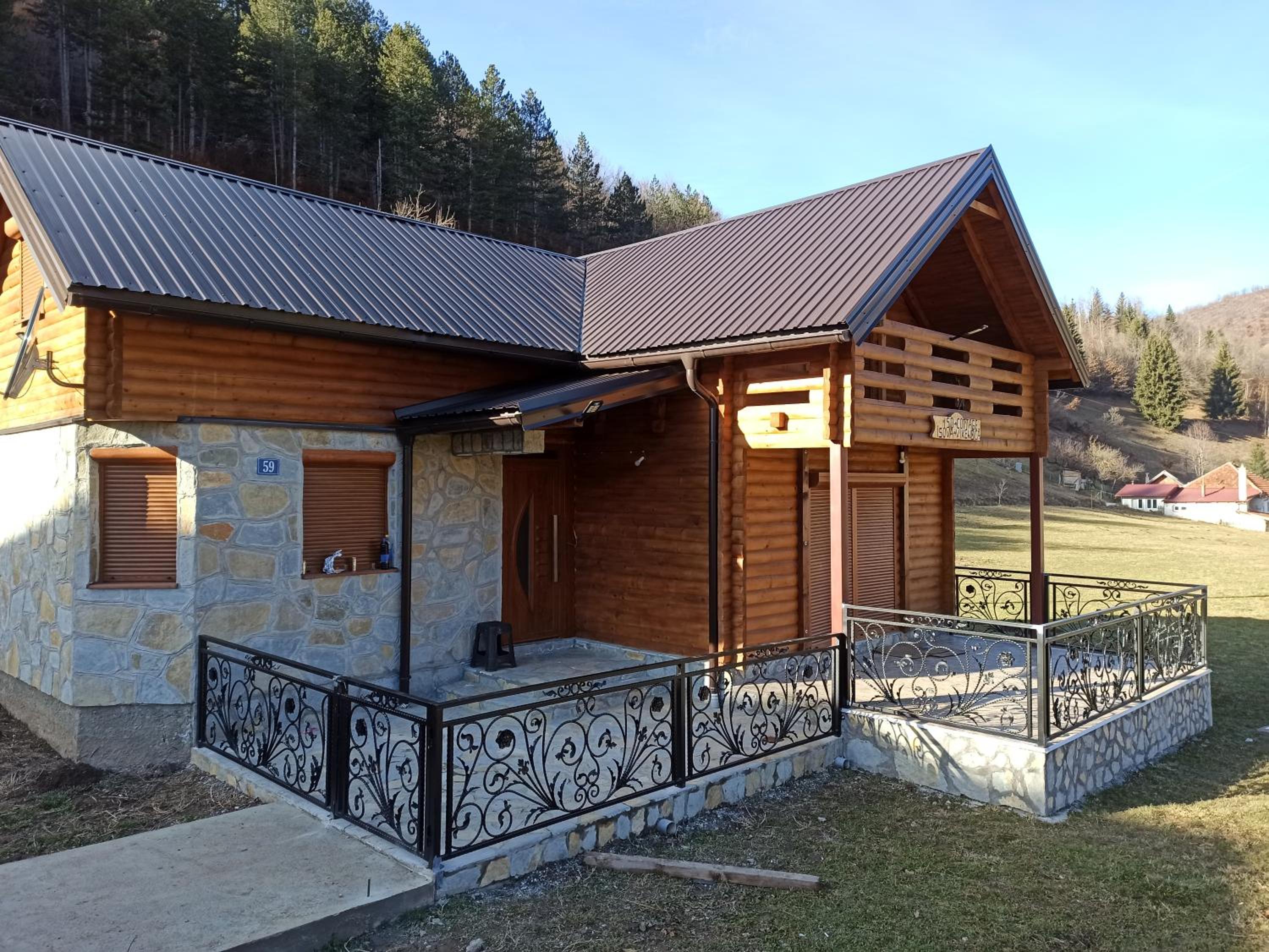 Isova Vikendica - LUX view 2