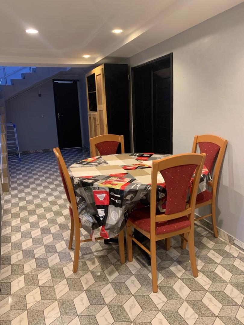 Maison personnelle d'une chambre salon meublé
