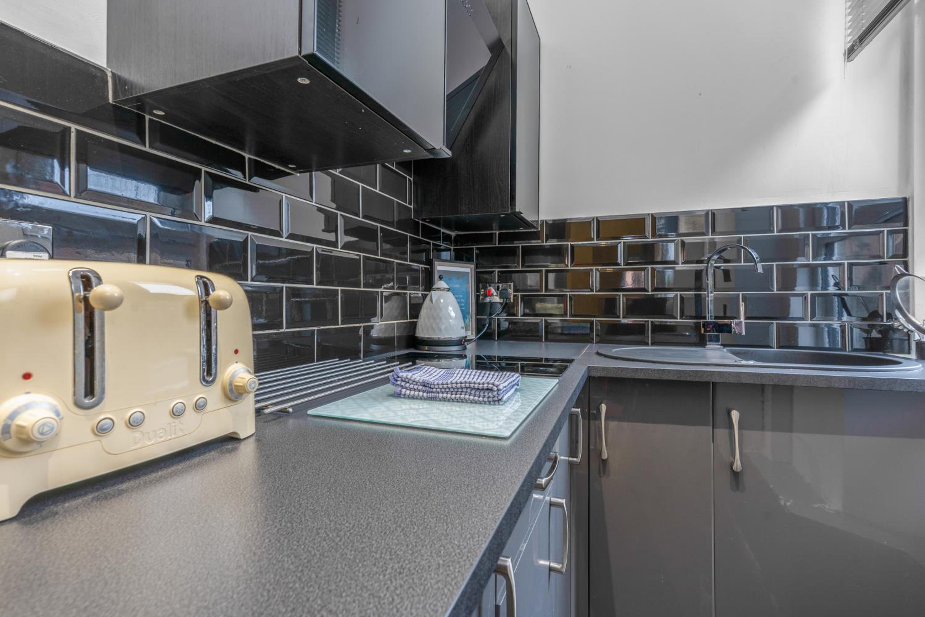 Cosy modern city centre flat view 4