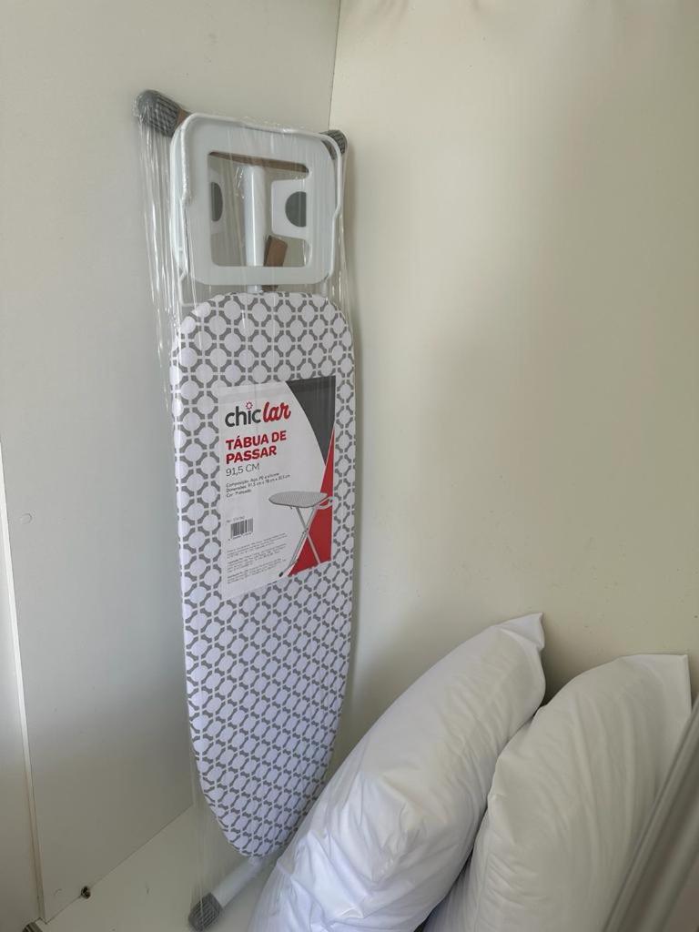 Apê BC Ótima localização 4min a pé da Praia Garagem Home Office para 4 com Ar-condicionado Portaria 24h