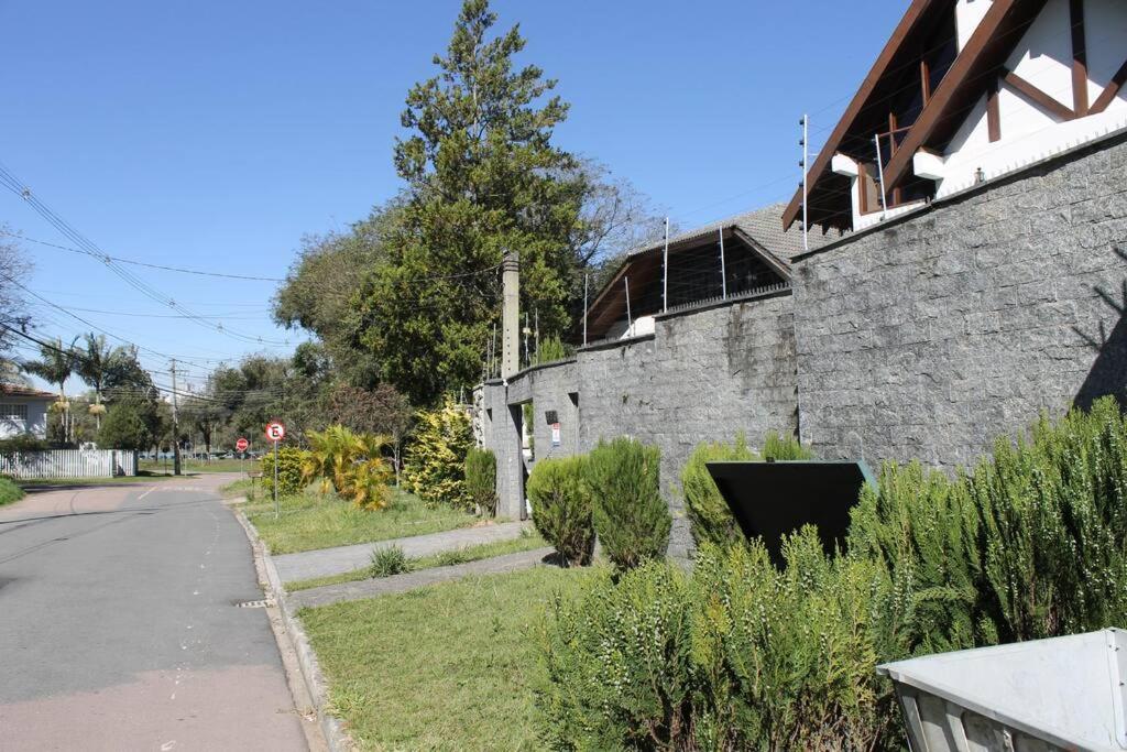 Mansão com Jacuzzi à 50m do Parque Barigui