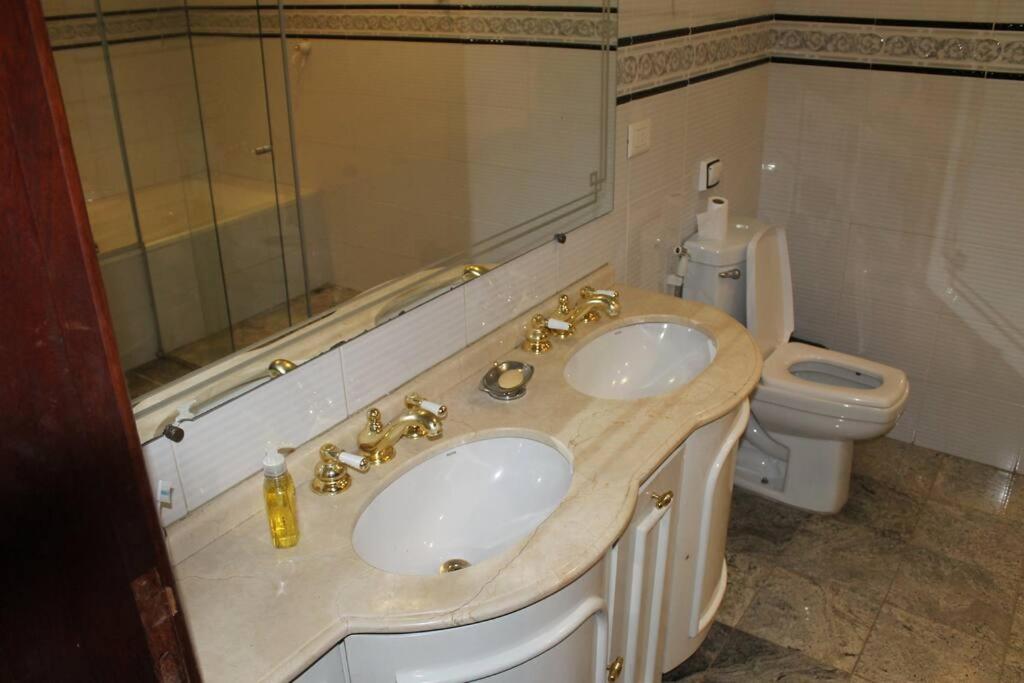 Mansão com Jacuzzi à 50m do Parque Barigui