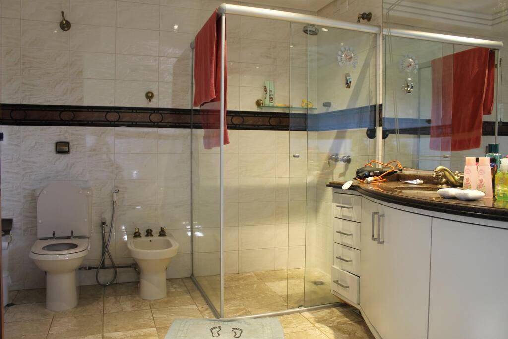 Mansão com Jacuzzi à 50m do Parque Barigui