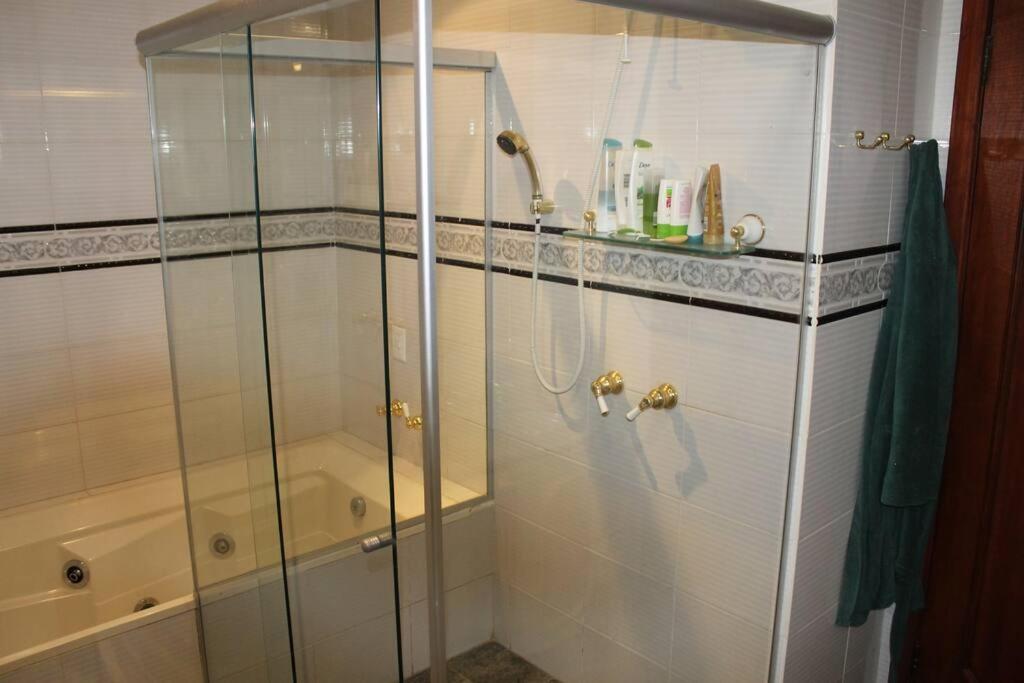 Mansão com Jacuzzi à 50m do Parque Barigui