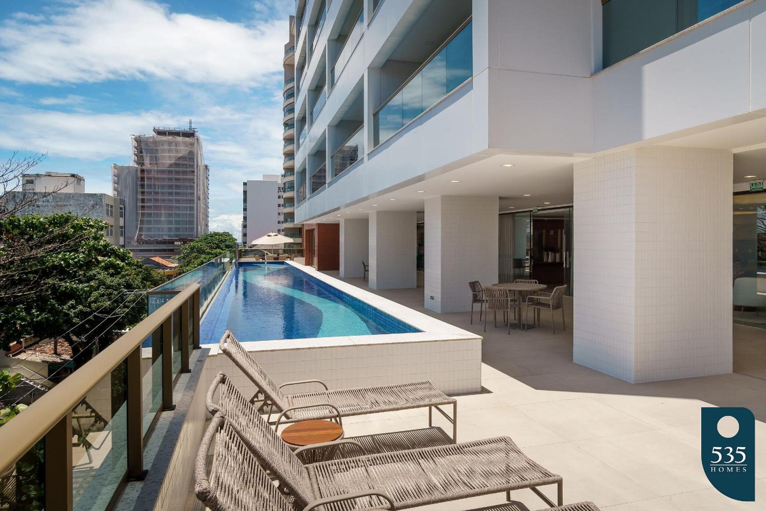 Apartamento no Condomínio Barra 535