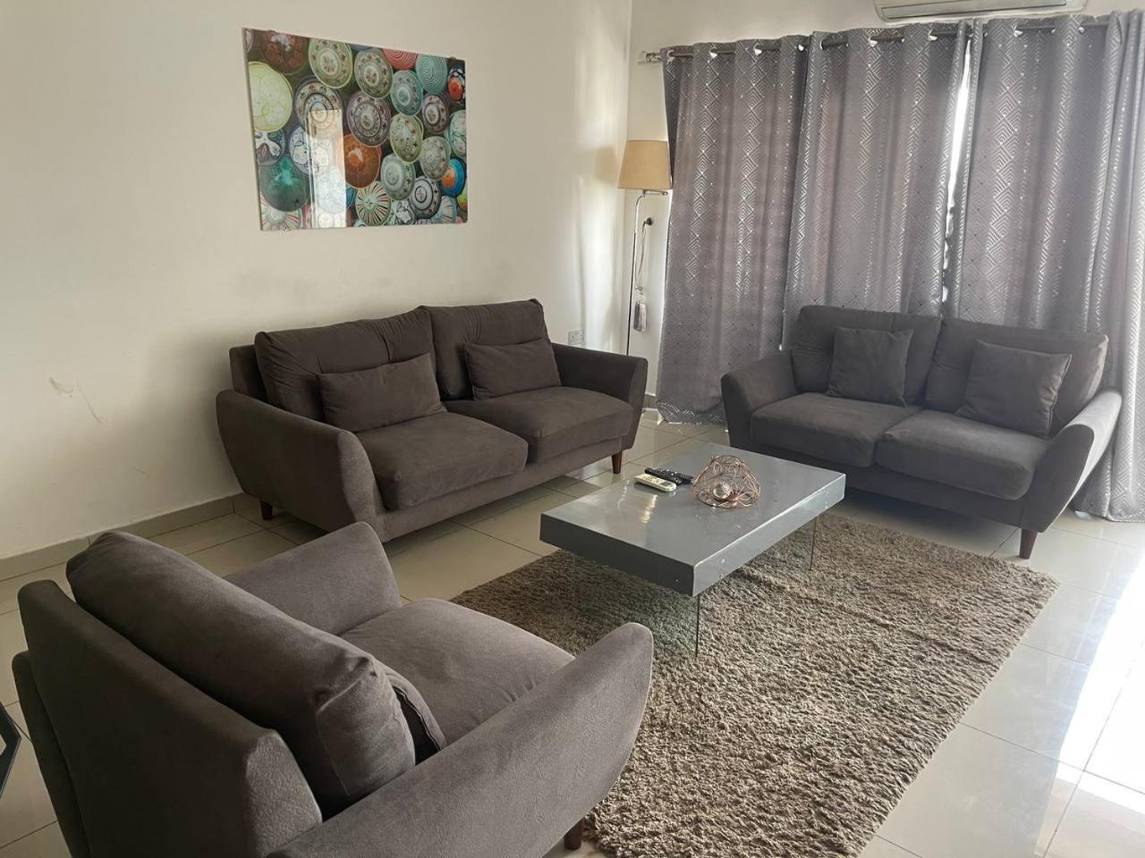 Chris' Resplendent Apartments