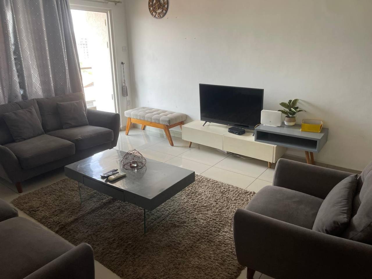 Chris' Resplendent Apartments