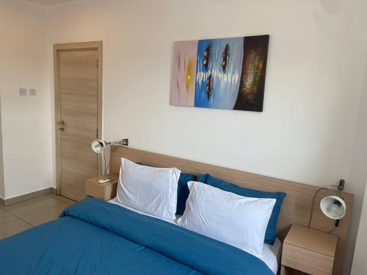 Chris' Resplendent Apartments