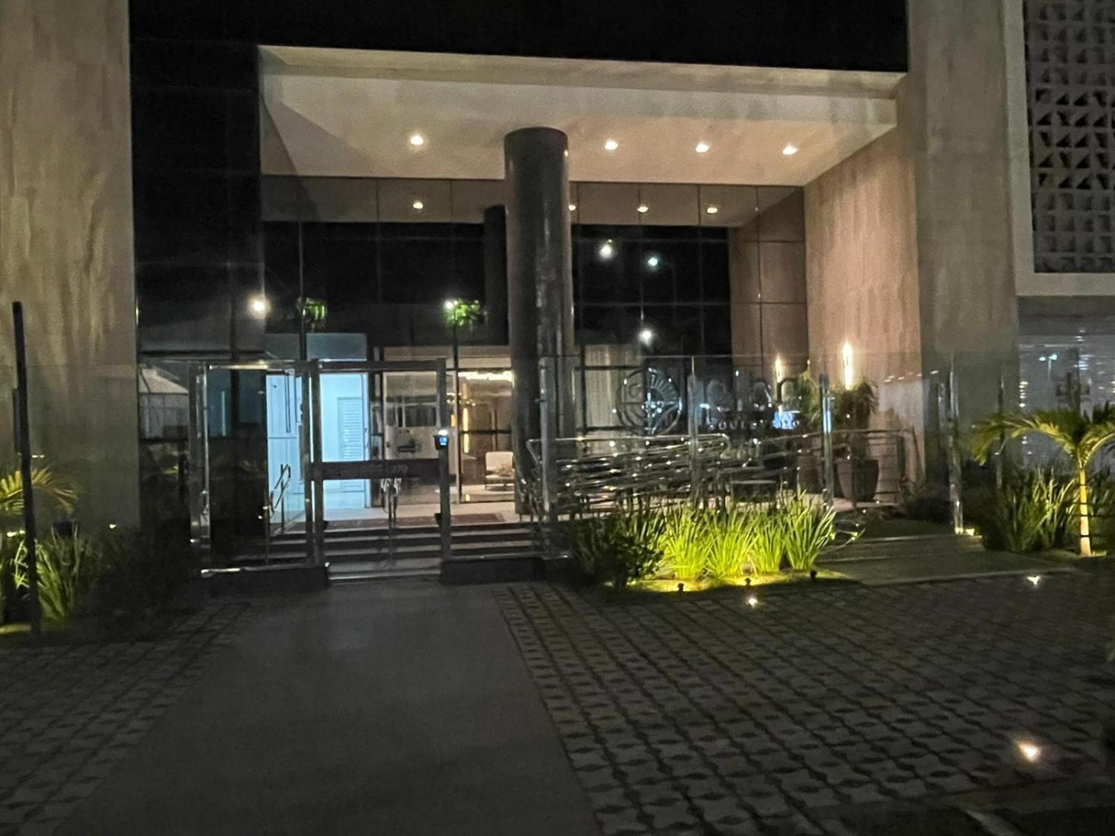 Moderno e novo apt em frente o shopping Boulevard