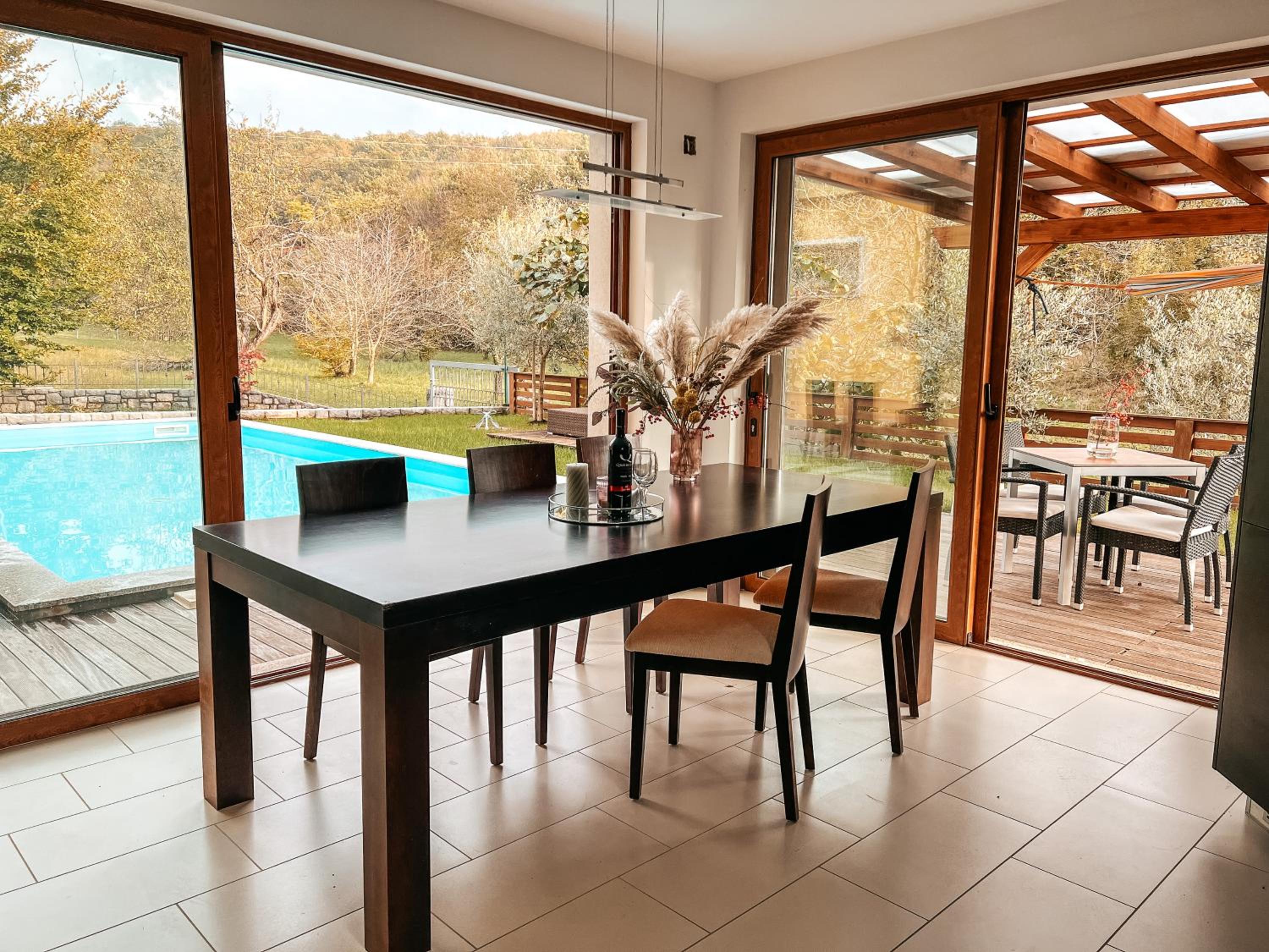 Olive garden family apartment with private pool view 3