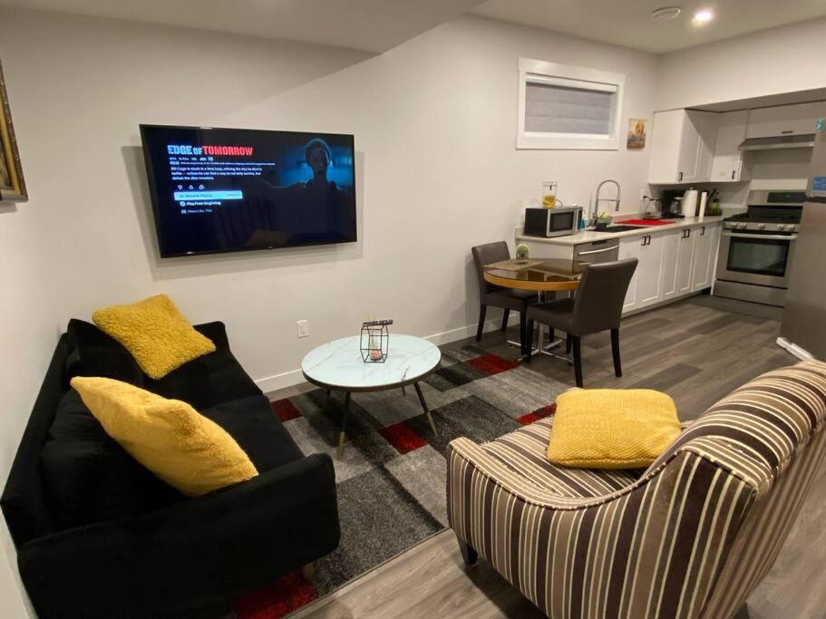 Modern Cozy 2 bedroom basement Near WEM
