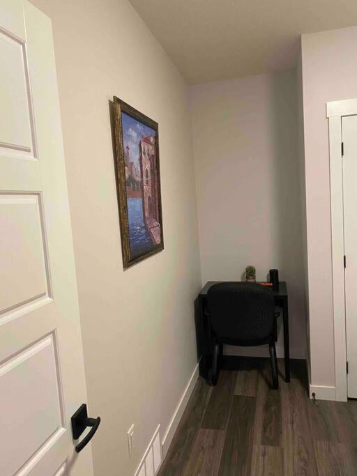 Modern Cozy 2 bedroom basement Near WEM