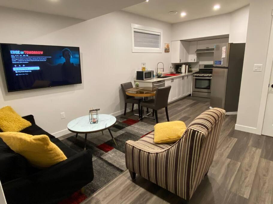 Modern Cozy 2 bedroom basement Near WEM