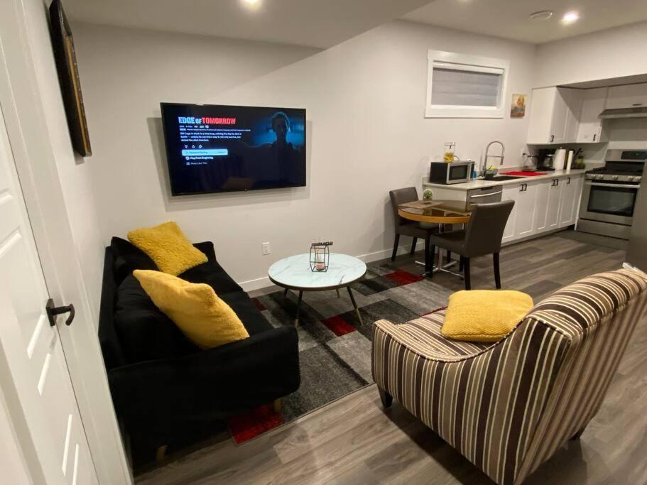 Modern Cozy 2 bedroom basement Near WEM
