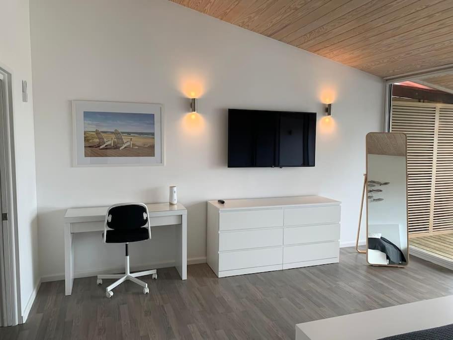 Luxury Waterfront Villa 249C Starlink Wifi