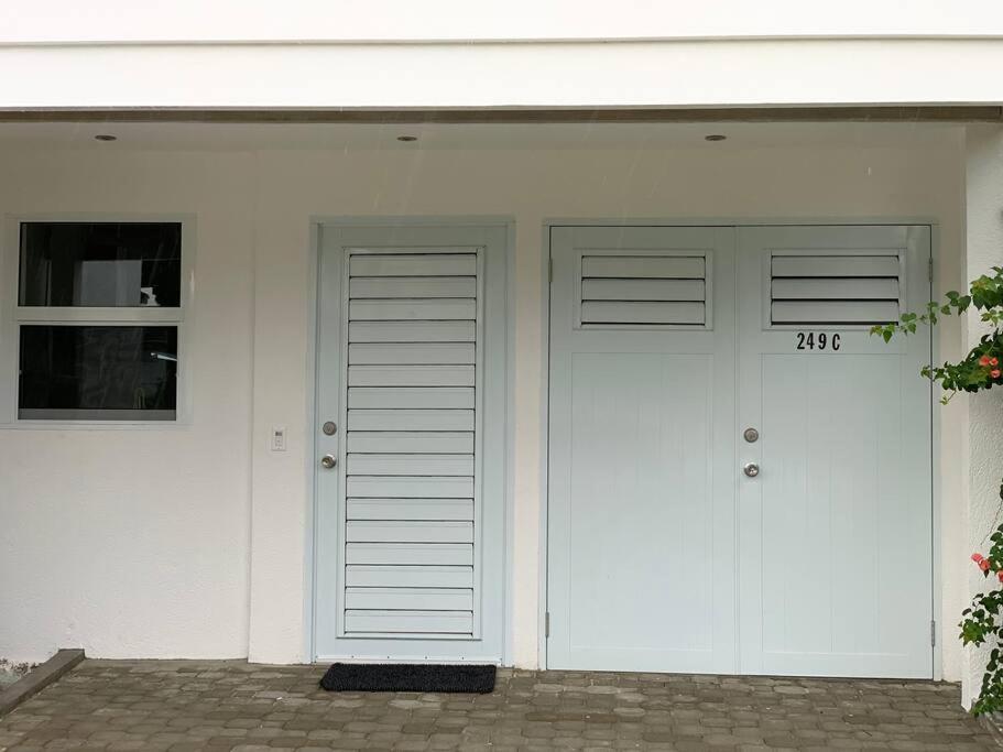 Luxury Waterfront Villa 249C Starlink Wifi