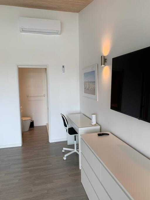 Luxury Waterfront Villa 249C Starlink Wifi