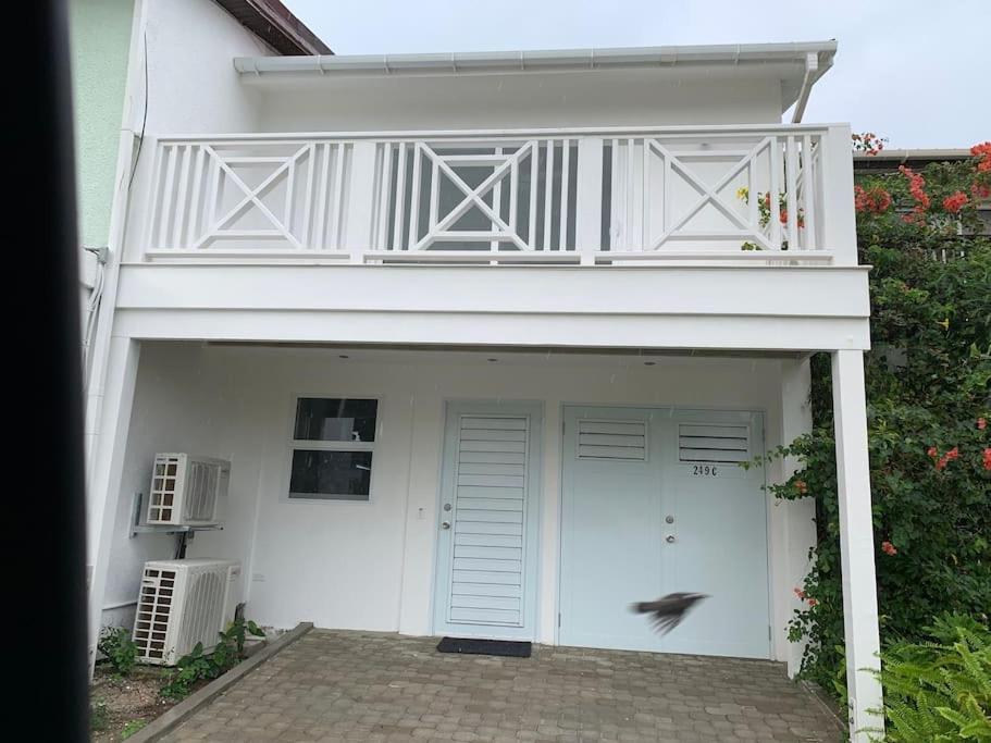 Luxury Waterfront Villa 249C Starlink Wifi