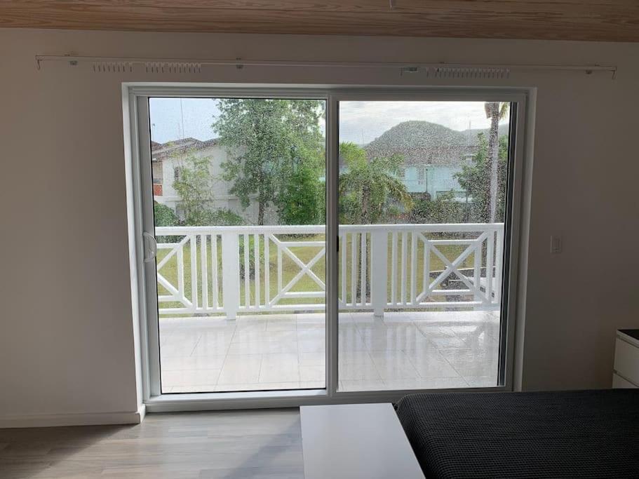 Luxury Waterfront Villa 249C Starlink Wifi