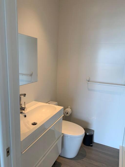 Luxury Waterfront Villa 249C Starlink Wifi
