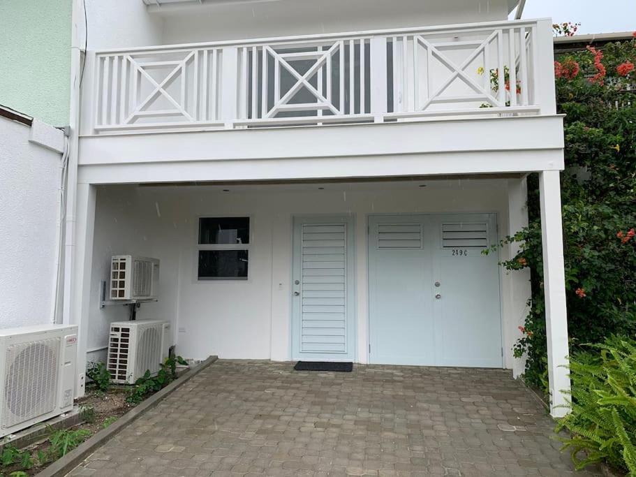 Luxury Waterfront Villa 249C Starlink Wifi