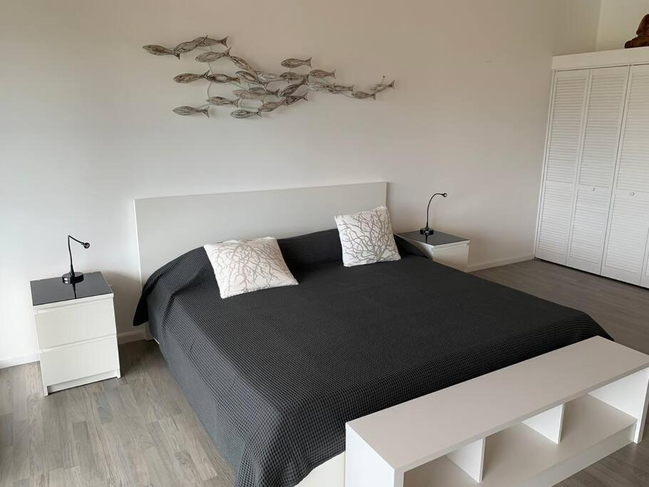 Luxury Waterfront Villa 249C Starlink Wifi