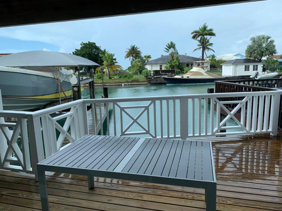 Luxury Waterfront Villa 249C Starlink Wifi