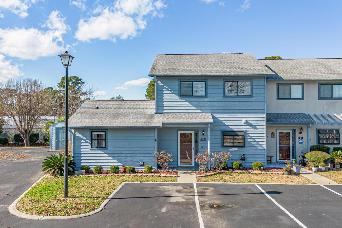 Little River-condo-sleeps 10 By Hostique