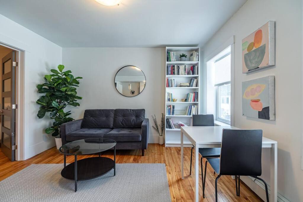 Gorgeous & Sunny Executive Suite #102
