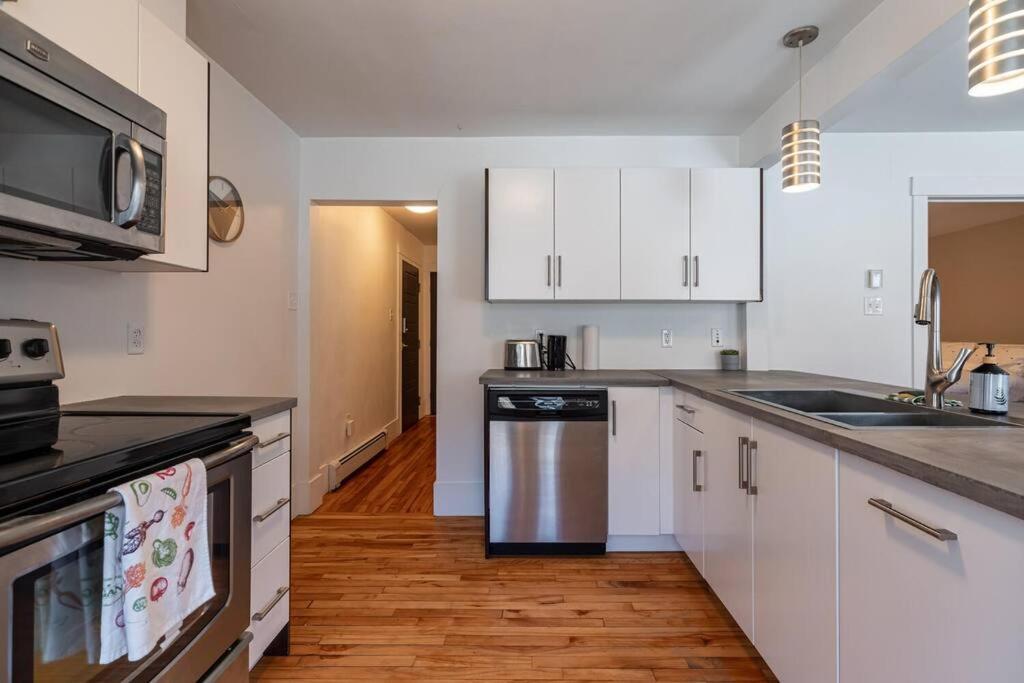 Gorgeous & Sunny Executive Suite #102