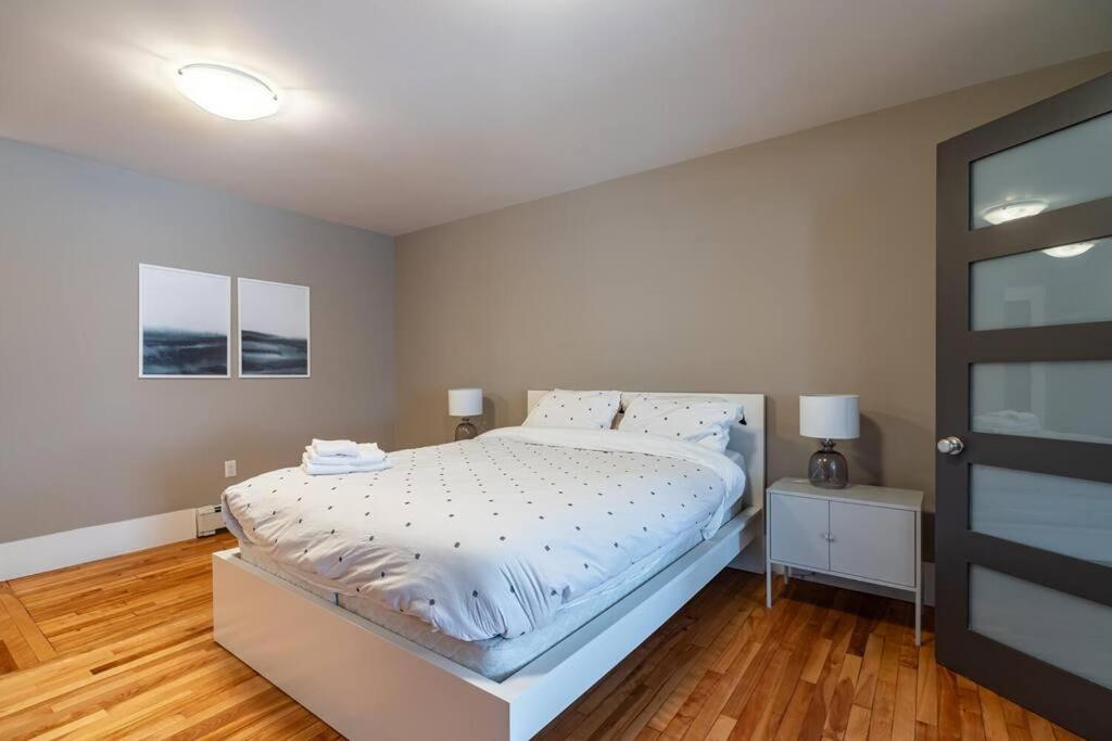 Gorgeous & Sunny Executive Suite #102