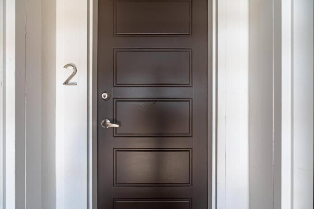 Gorgeous & Sunny Executive Suite #102