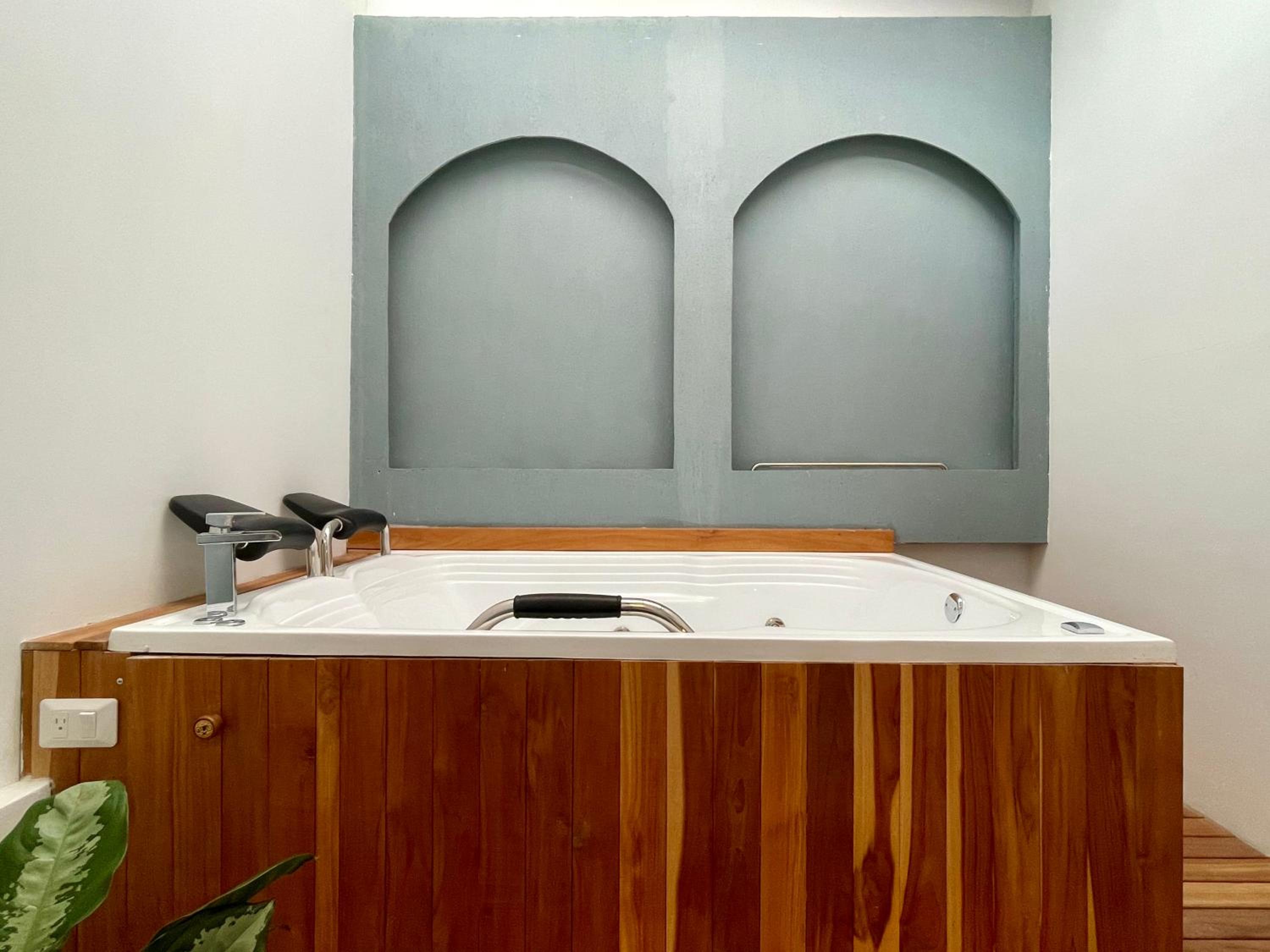 Apartments with Jacuzzi in El Poblado by Wynwood House