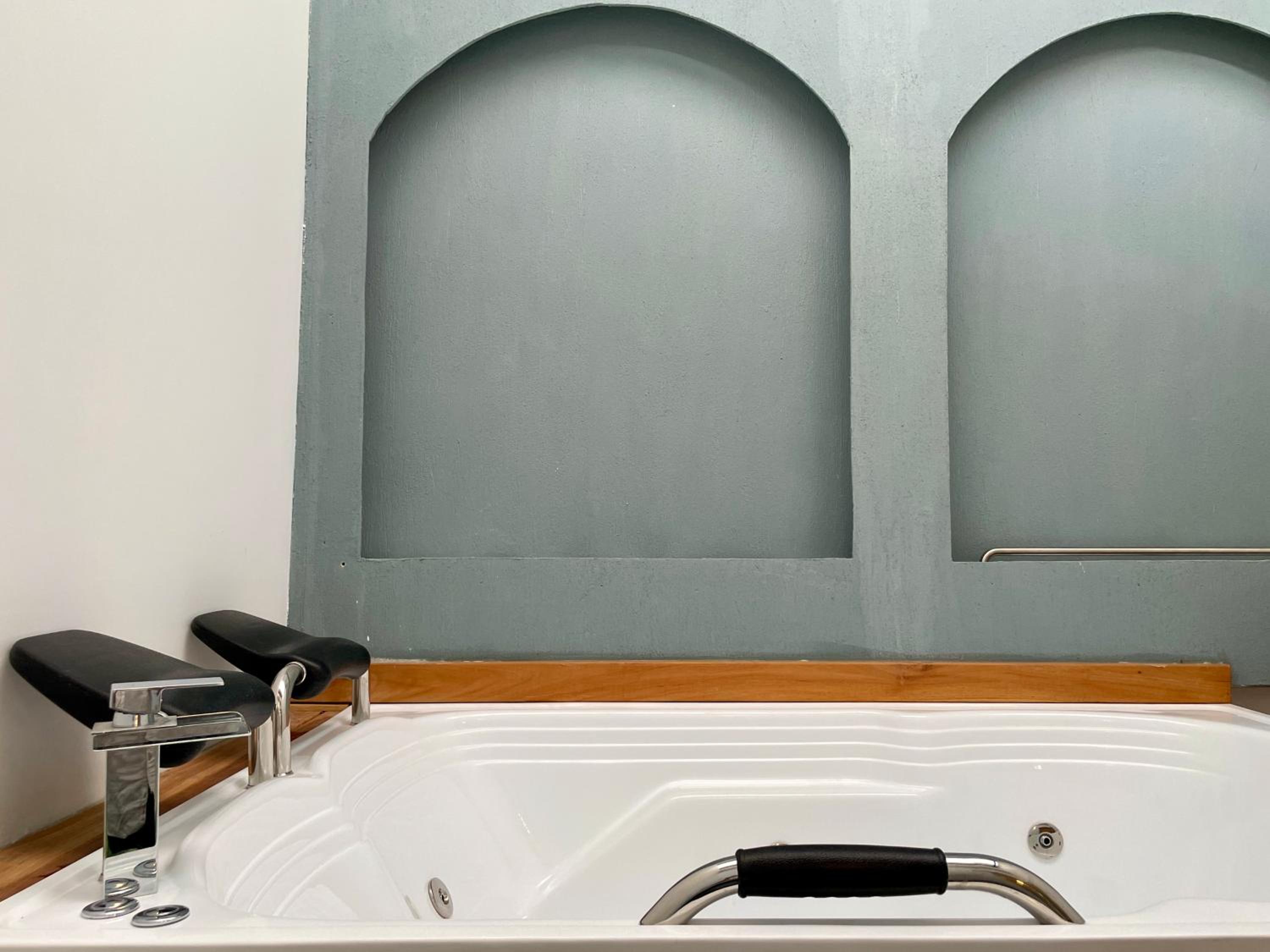 Apartments with Jacuzzi in El Poblado by Wynwood House