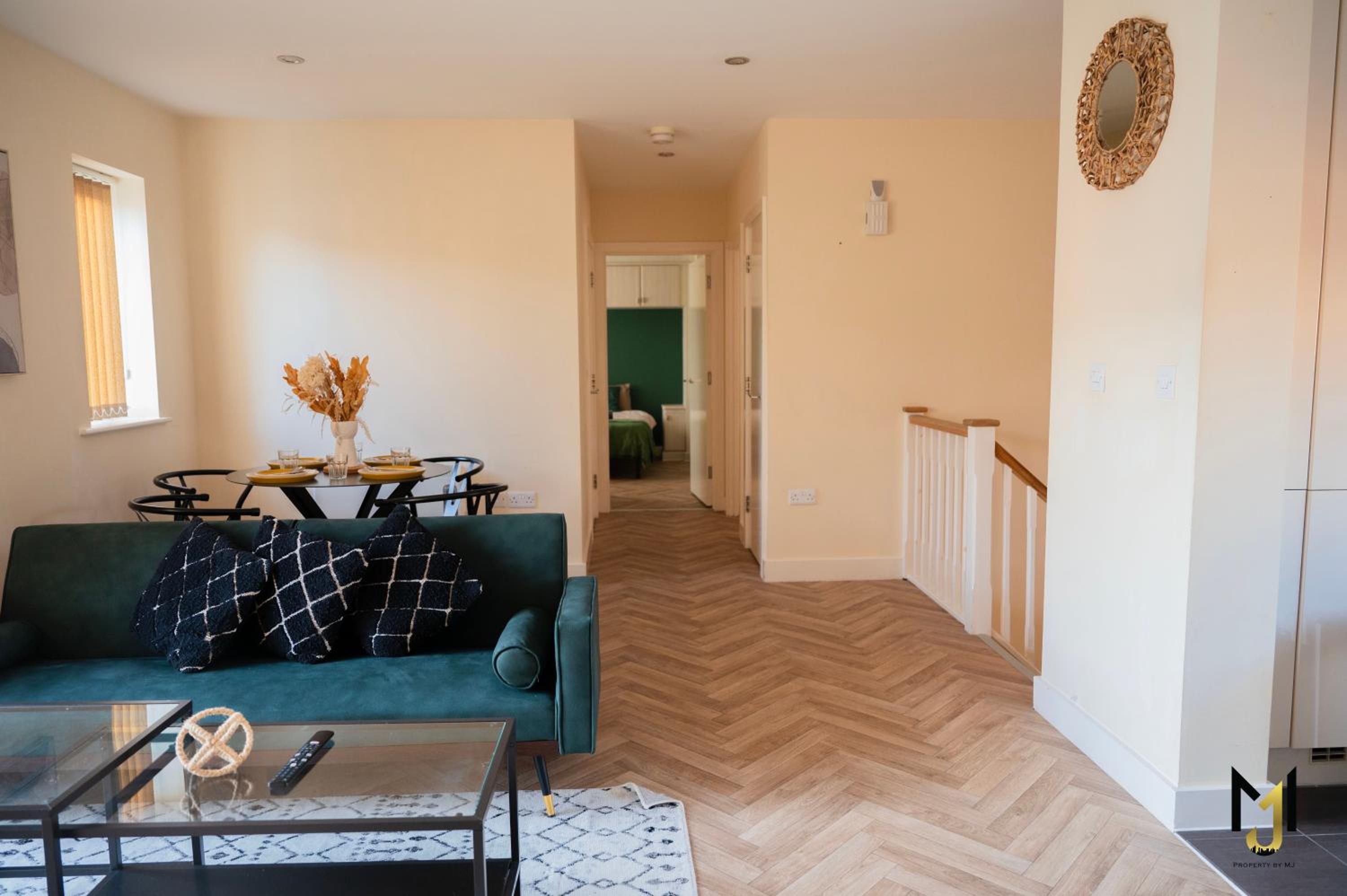 'Nomadic Nest' 2-Bed Executive Coach House + Free Parking! view 2