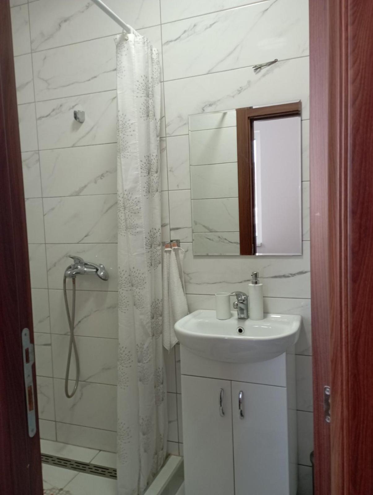 Photo 33