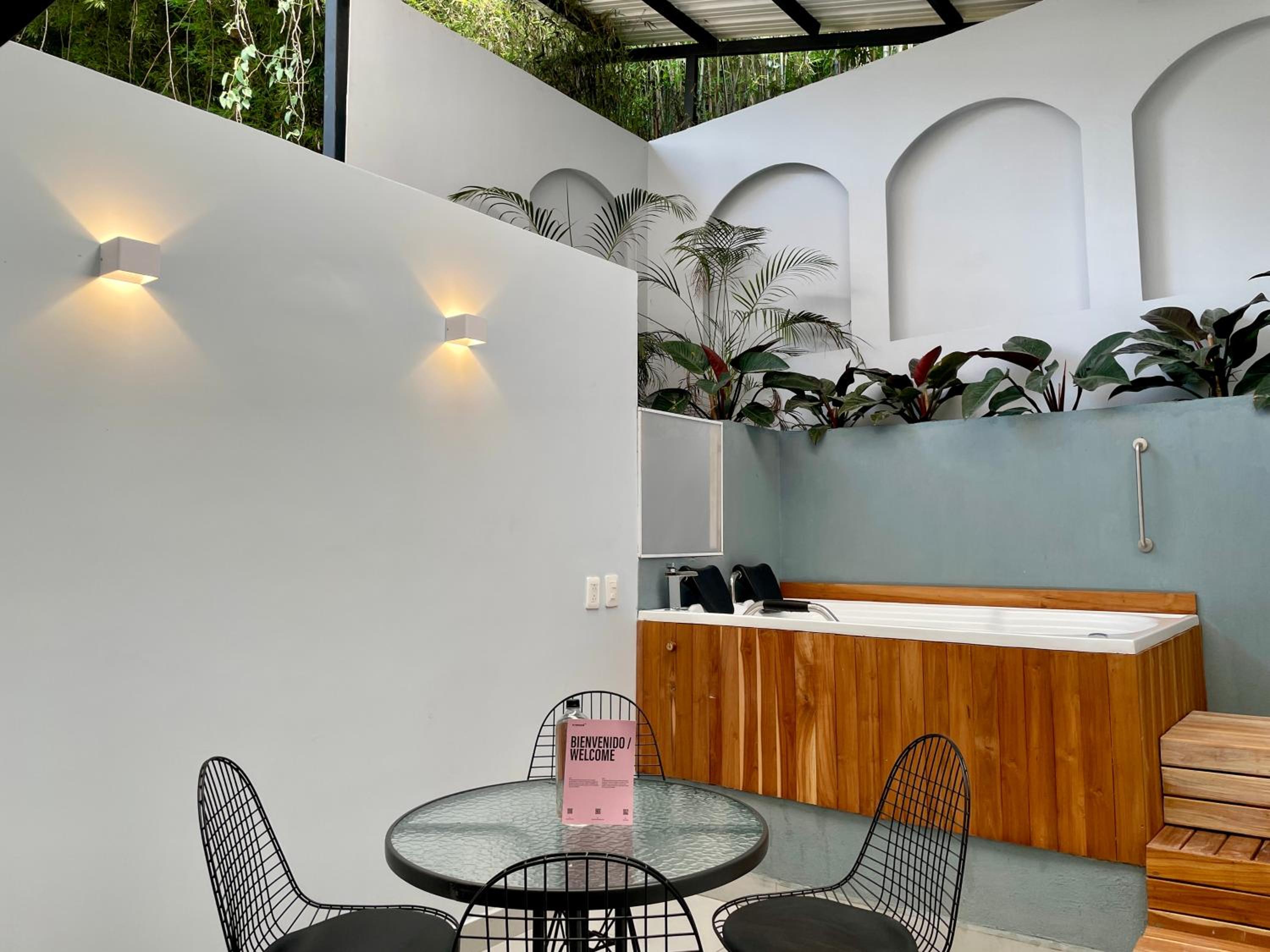 Apartments with Jacuzzi in El Poblado by Wynwood House