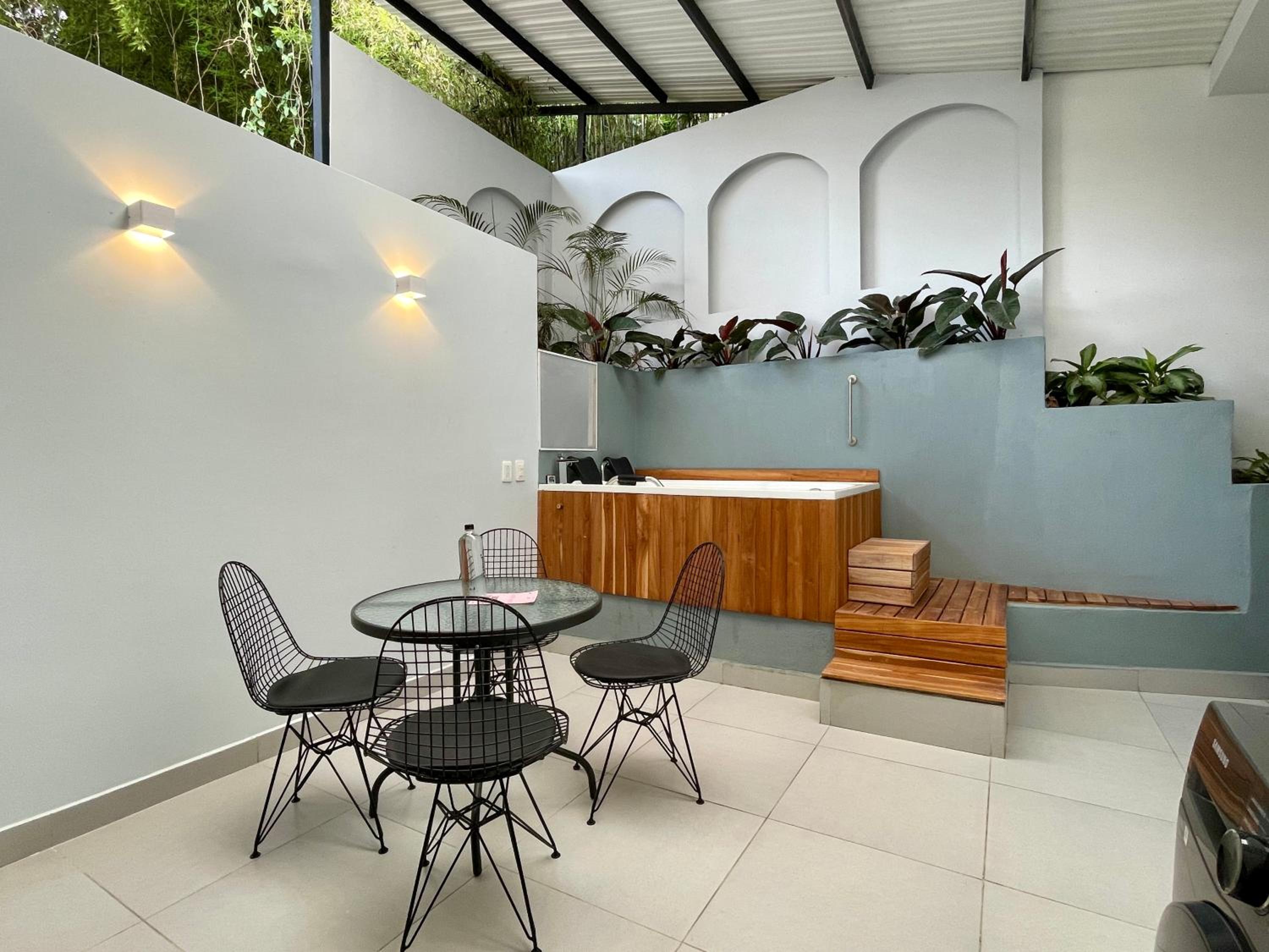 Apartments with Jacuzzi in El Poblado by Wynwood House