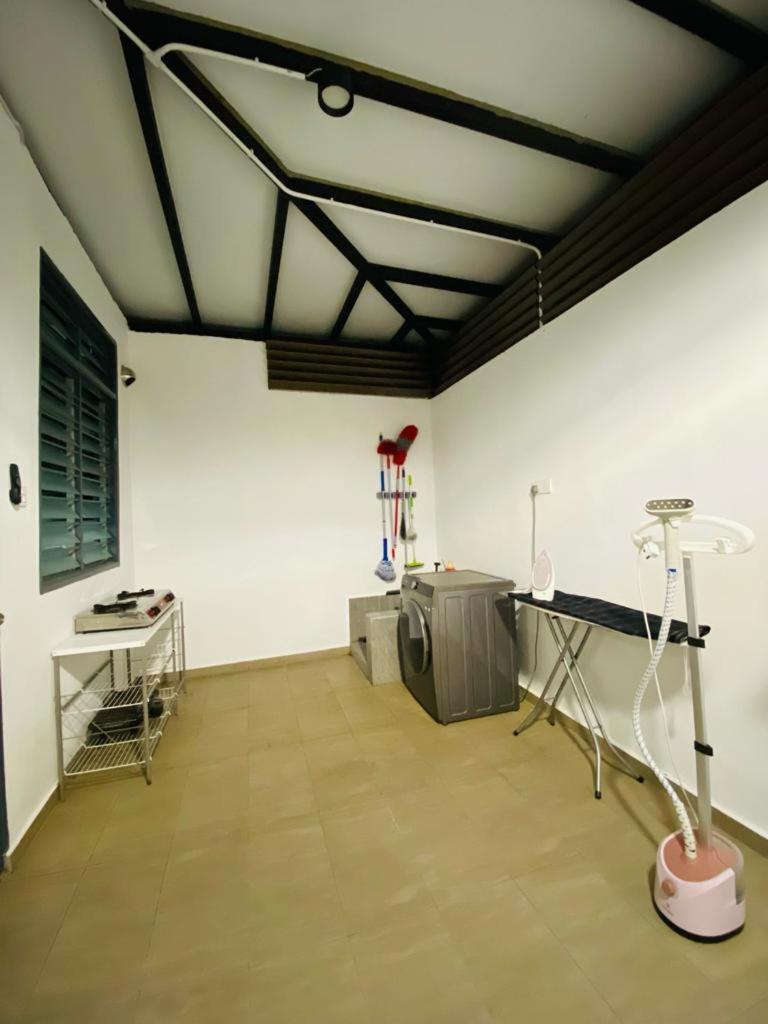 IDAMAN HOMESTAY