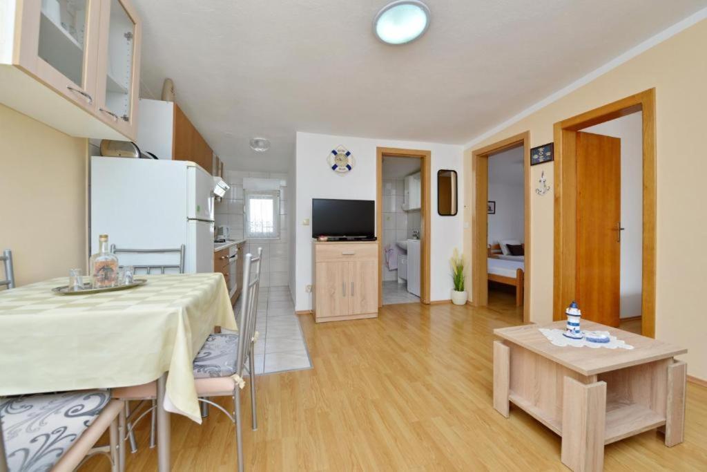 Apartment Tomi